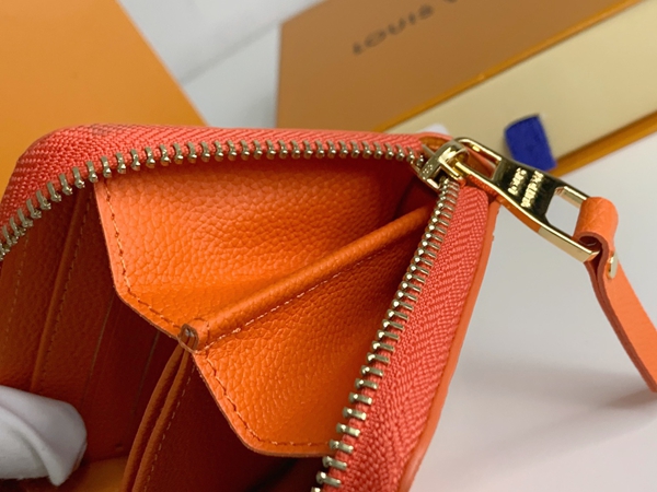 LVコピーウォレット着用イメージ